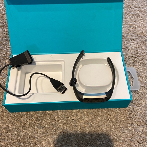 fitbit Other - Fitbit Alta comes with charger